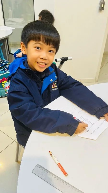 Aula infantil de inglês